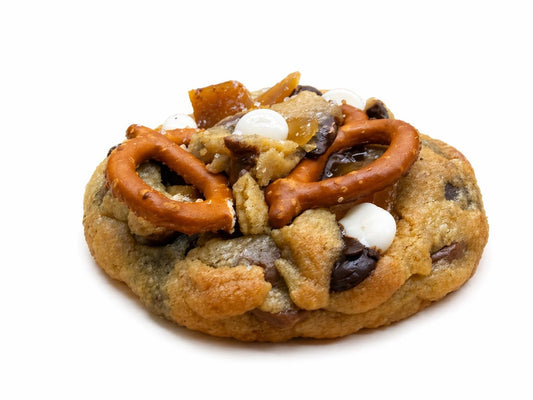 Caramel Pretzels Deluxe Cookie - Sprinkles