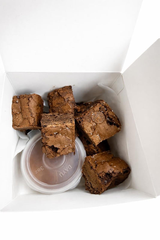 Mini Brownie Bites with Chocolate Dip (8 pcs) - Sprinkles